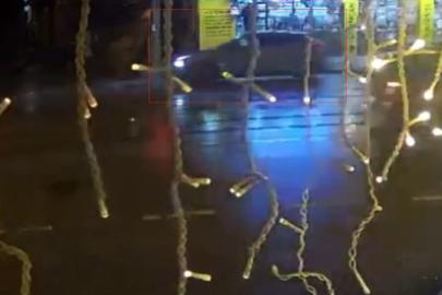Kontrolden çıkan SUV araç çöp konteynerine ve elektrik panosuna çarptı