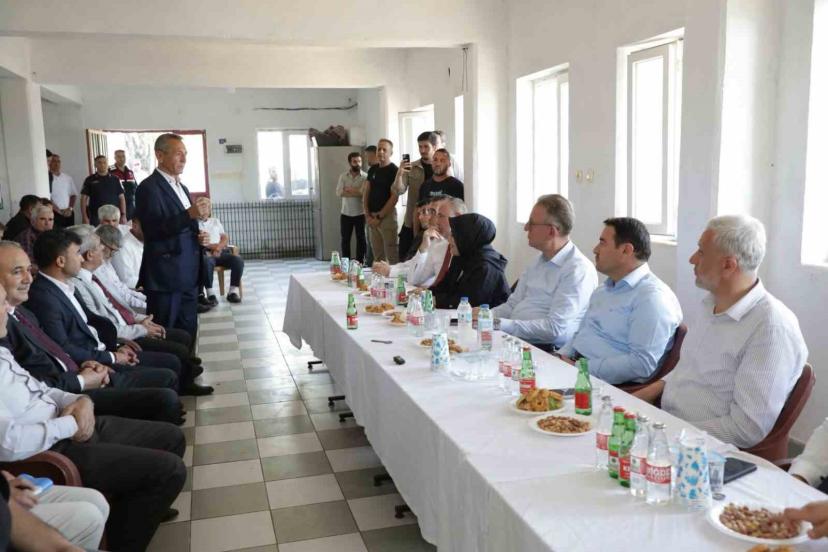 Kütahya Valisi Musa Işın, muhtarların taleplerini dinledi