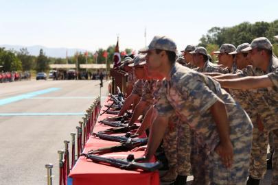 Kütahya’da bedelli erler yemin töreniyle eğitimlerini tamamladı