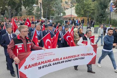 Kütahya’da Gaziler Günü’nde ’Kahramanlarla Kardeşlik Yolunda’ yürüyüşü