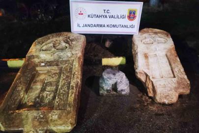 Kütahya’da Roma dönemine ait lahit kapakları ele geçirildi