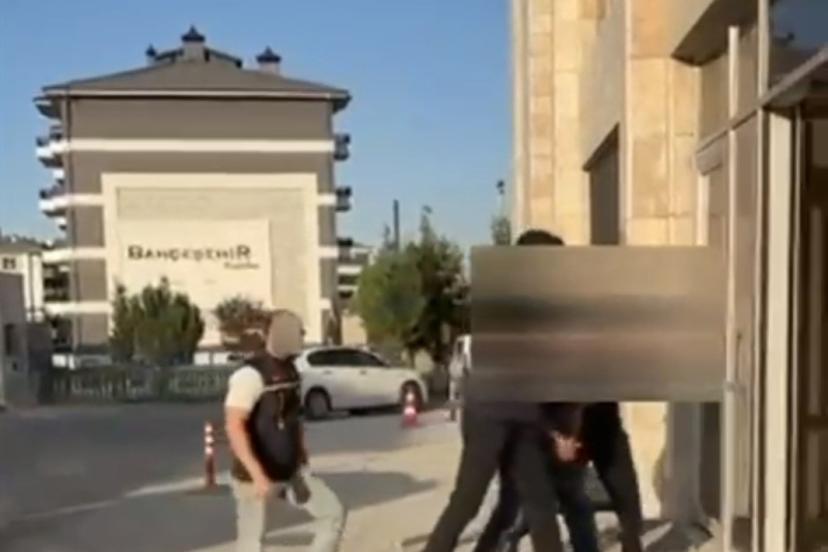 Kütahya’daki polis denetiminde kardeşinin kimliğini gösteren şüpheli yakalandı