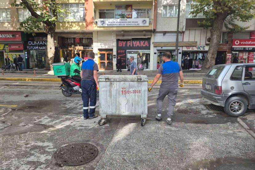 Patlamaların yaşandığı çöp konteynerinde bu defa da yangın çıktı