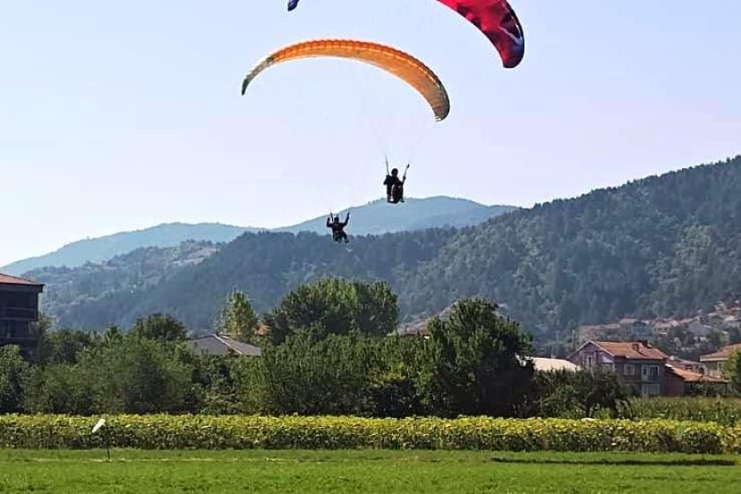 Simav’da Havacılık Festivali gökyüzünü renklendirdi