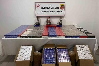 Simav’da jandarmadan kaçakçılık operasyonu, binlerce paket sigara ve makaron ele geçirildi