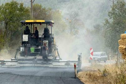 Tavşanlı’da Balıköy-Değirmisaz yolunda asfalt çalışması