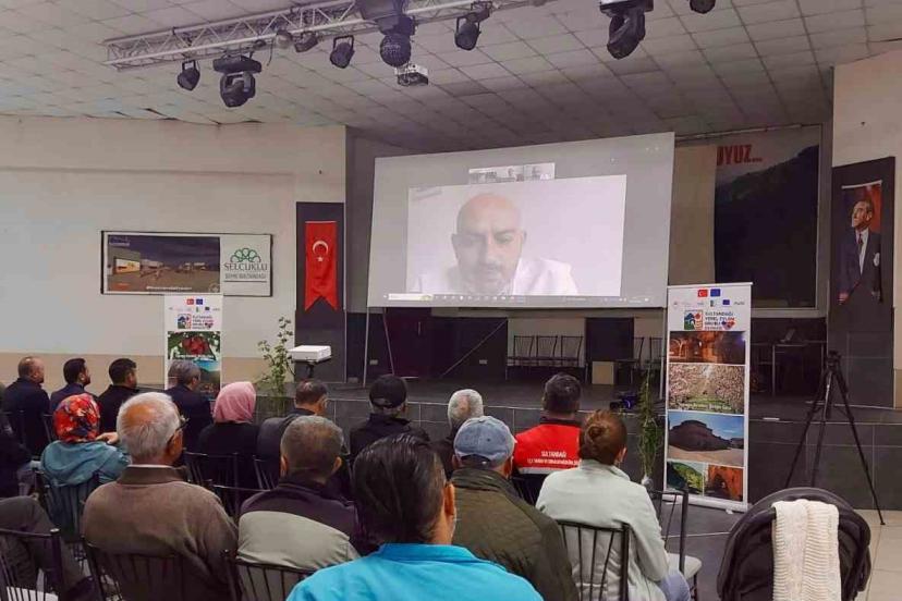 Üreticilere kuşburnu ve badem yetiştiriciliği eğitimi