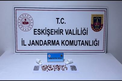 Üzerinde 128 adet sentetik ecza hapı taşıyan otobüs yolcusu jandarmaya yakalandı