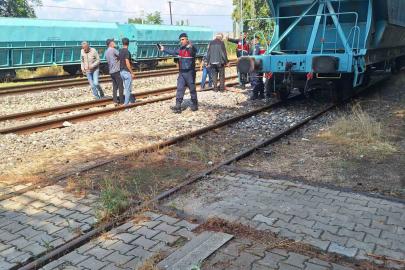 Vagonun üzerine çıkan baba ve oğluna yüksek gerilim hattındaki elektrik çarptı