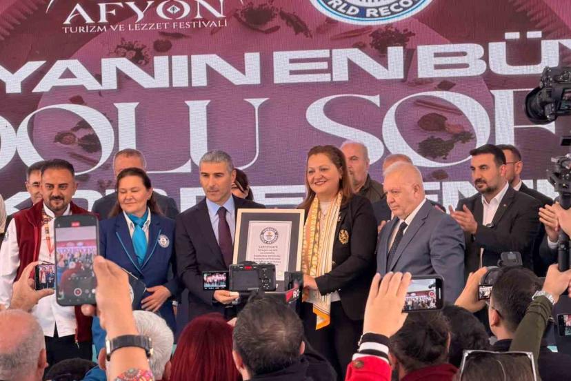 Afyonkarahisar ’Dünyanın En Büyük Anadolu Sofrası’ ile Guinness Rekorlar Kitabına girdi