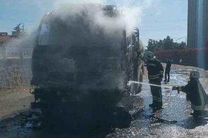 Afyonkarahisar’da boş yakıt tankeri yandı