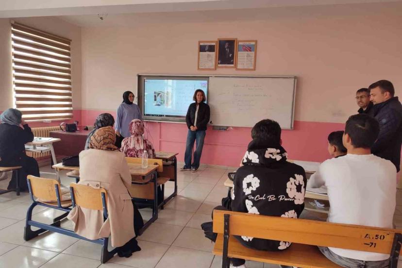 Altıntaş’ta Açık Öğretim İmam Hatip Lisesi kurslarına ziyaret
