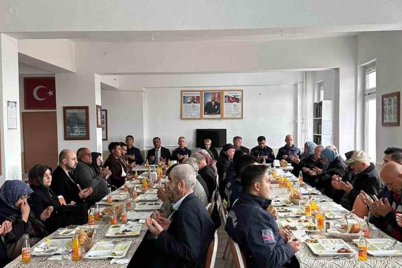 Altıntaş’ta şehit aileleri onuruna yemek programı düzenlendi