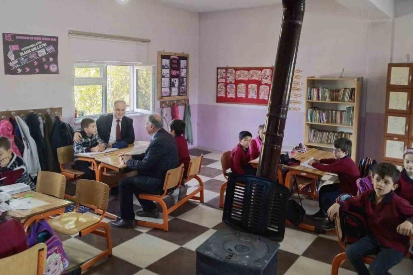 Aslanapa Kaymakamı Tosun, öğrencilerle bir araya geldi