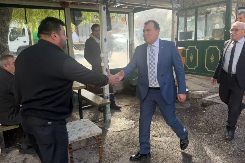 Ayhan Sezer ve MHP heyeti taksici esnafıyla bir araya geldi