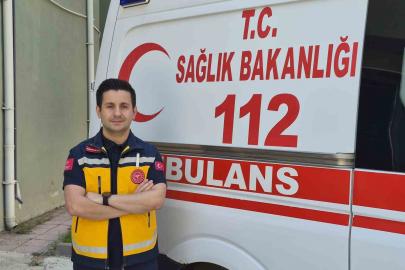 Bir yandan acil hastalara müdahale ederken, diğer yandan bilimsel çalışmalar yürütüyor