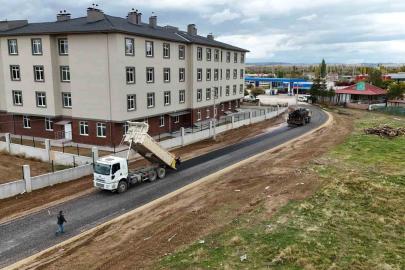 Bolvadin’de Huzurevi yolu sıcak asfalta kavuştu