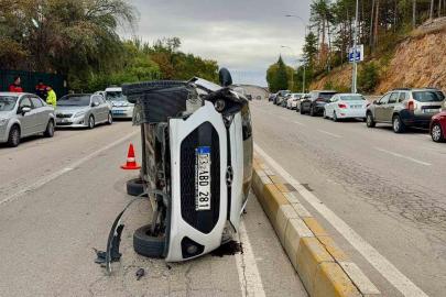 Devrilen otomobilden şans eseri burnu bile kanamadan çıktı