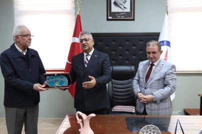 DPÜ Güzel Sanatlar Fakültesi’nde dekanlık görevine Prof. Dr. Ayhan Kahraman atandı