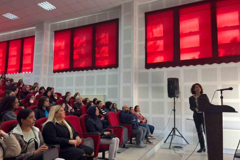 Emet MYO’da "Saygılı Yaşam ve Güvenli İlişkiler" eğitimi düzenlendi
