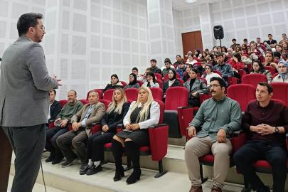 Emet MYO’da yeni öğrencilere üniversite hayatına uyum eğitimi