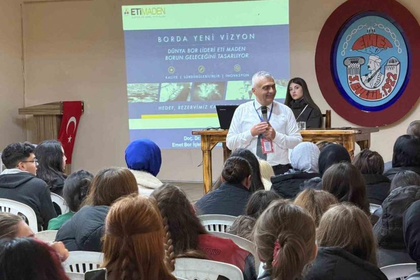 Emetli öğrenciler borun geleceğini bilimle keşfetti