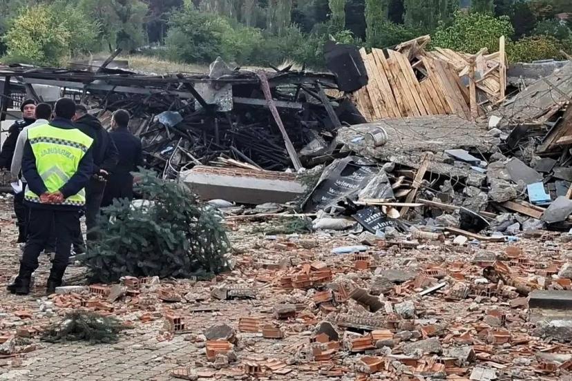 Emet’te kazan dairesinde patlama