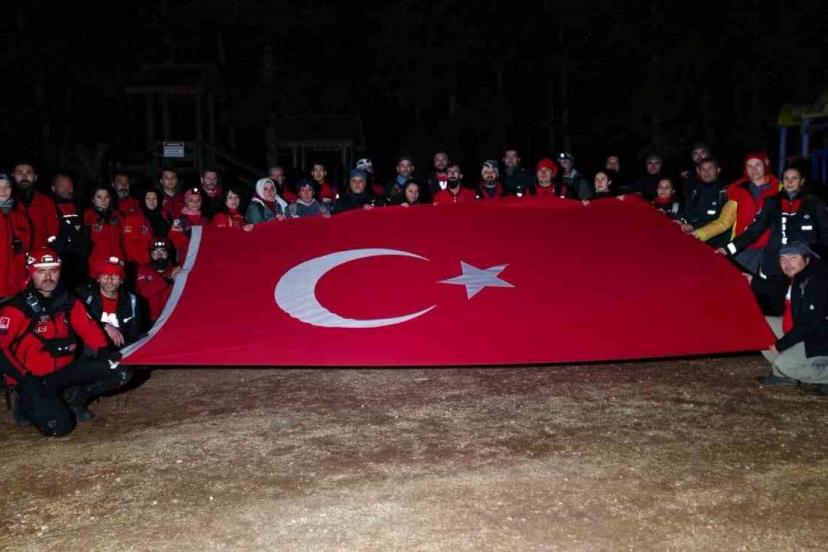 Eskişehir’de gece vakti zorlu arazi şartlarında arama kurtarma tatbikatı