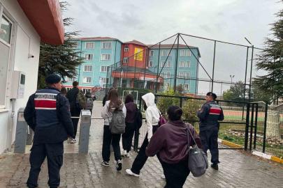 Eskişehir’de jandarmadan okul çevreleri ve servislere yönelik denetim