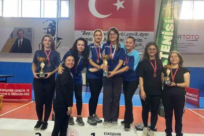 Eskişehir’de masa tenisi müsabakalarında dereceye giren takımlar belli oldu