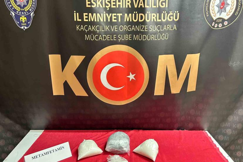 Eskişehir’de polis 3 kilo uyuşturucu ve binlerce sentetik hap ele geçirildi