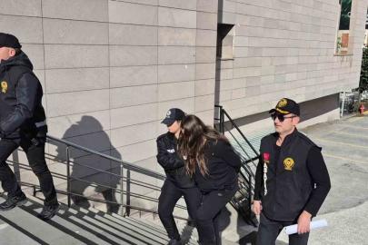 Evinde misafir ettiği şahsın bıçakla ölümüne ilişkin gözaltına alınan kadın tutuklandı