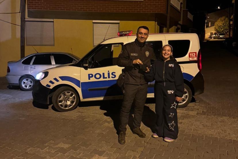 Gediz’de 11 yaşındaki küçük kız bulduğu para dolu cüzdanı polise teslim etti