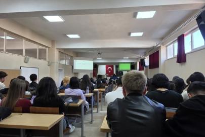 Gediz’de üniversite öğrencilerine güvenli ilişkiler eğitimi