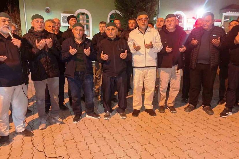 Hisarcık’ta 23 kişilik umre kafilesi dualarla uğurlandı