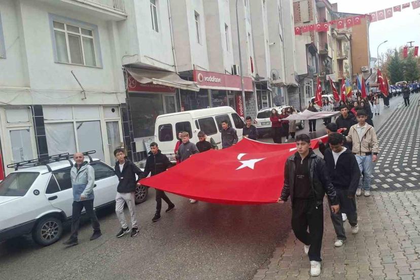 Hisarcık’ta Cumhuriyet Yürüyüşü düzenlendi