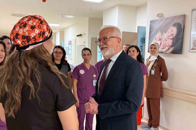 İl Sağlık Müdürü Bildirici, Şehir Hastanesi’ndeki Gebe Okulu ve Ebe Polikliniğini inceledi