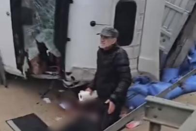 Kontrolden çıkan tırın şoförü ağır yaralandı