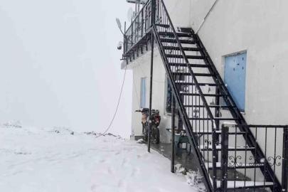 Kütahya’da 2 bin 120 rakımlı Akdağ Yaylası’na mevsimin ilk karı yağdı