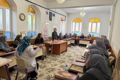 Kütahya’da Kız Kur’an Kursu kursiyerlerine yaşam boyu öğrenme ve dijital okuryazarlık eğitimi