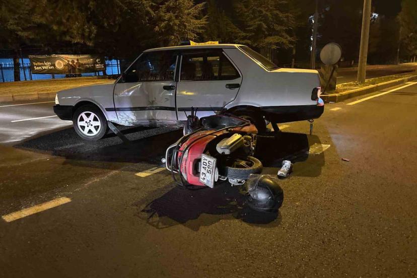Kütahya’da otomobil motosikletle çarpıştı: 1 yaralı