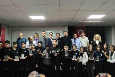 LGS’de başarı gösteren öğrenciler ödüllendirildi