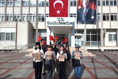 Miniklerin Cumhuriyet coşkusu sokaklara taştı