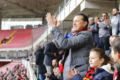 Nebi Hatipoğlu'ndan taraftara kombine bilet hediyesi!