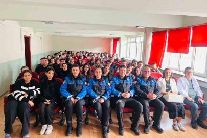 Polisten öğrencilere yönelik güvenlik ve bilinçlendirme eğitimi