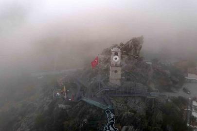 Sivrihisar’da etkili olan sis dağları kapladı