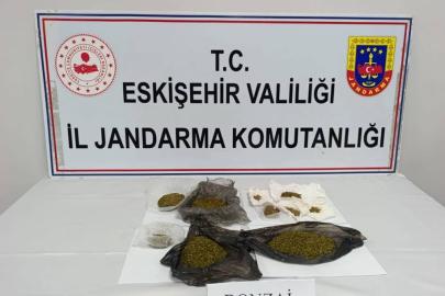 Şüpheli araçta yapılan aramada 174 gram bonzai ele geçirildi