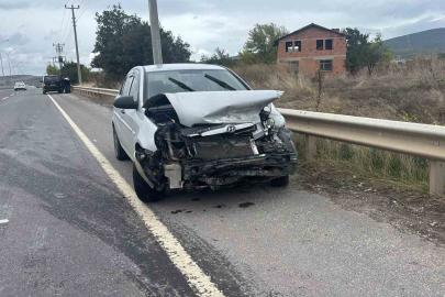Tavşanlı’da otomobil bariyerlere çarptı: 1 yaralı