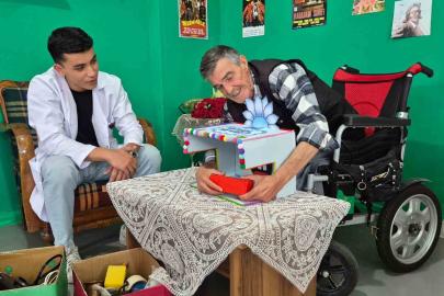 Üniversite öğrencilerinden huzurevinde kalan yaşlılara özel etkinlik