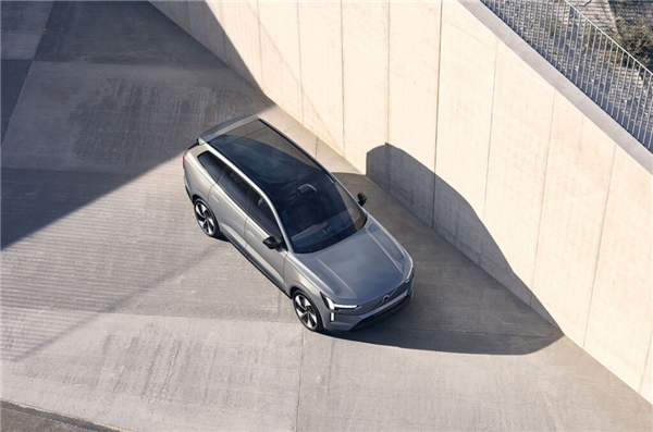Volvo Cars'dan yeni nesil elektrikli otomobil: EX90